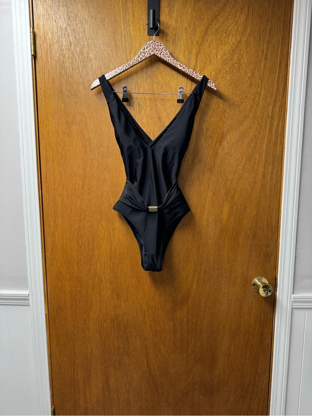 L'AGENCE Lisa Belted V-Neck One Piece Swimsuit Bathing Suit Black Medium
